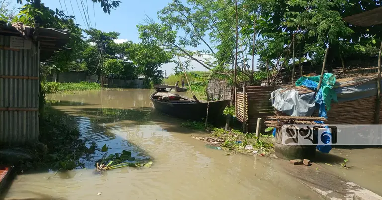 কমছে পদ্মা নদীর পানি